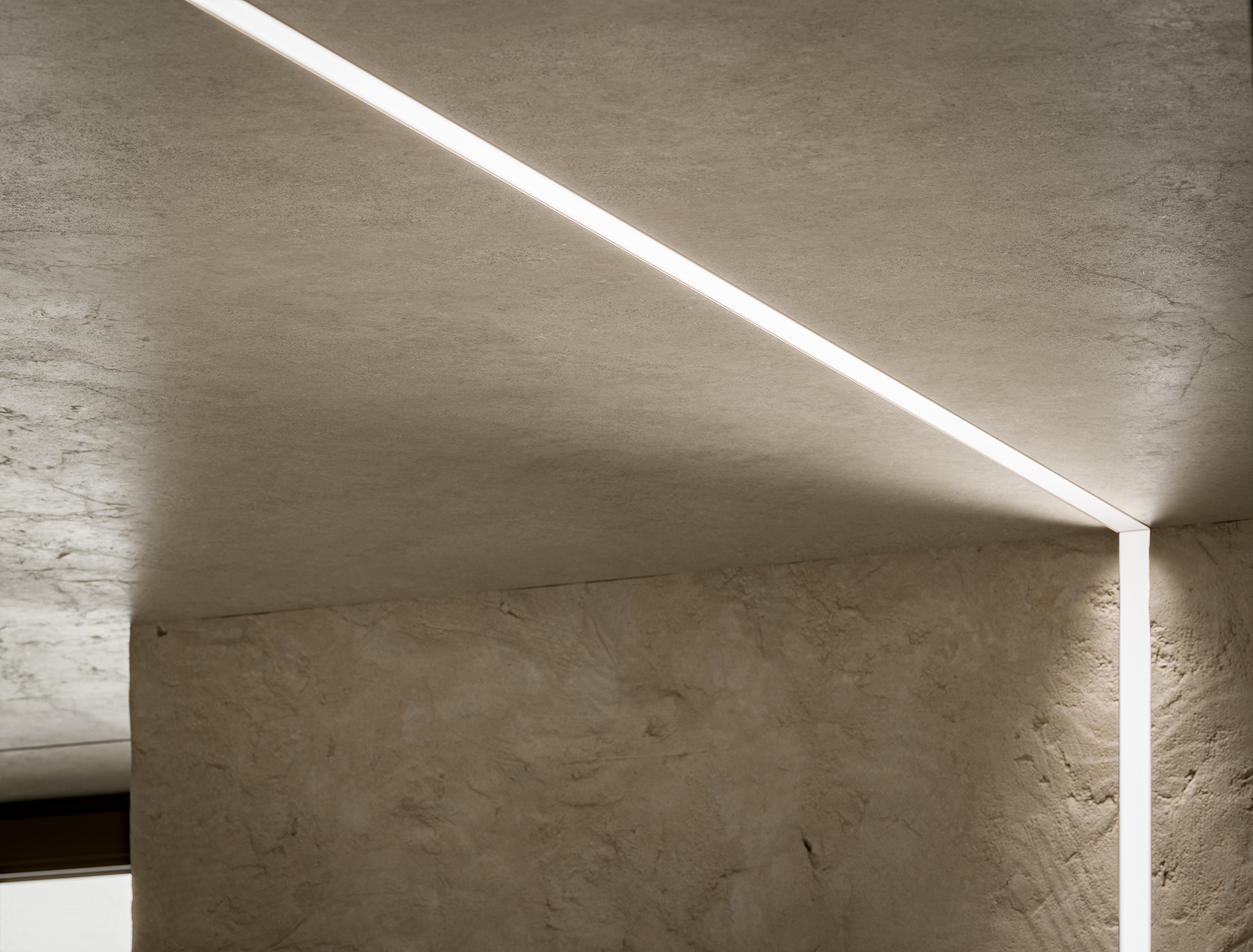 Profile LUMINES type akin black lacquered 3 m