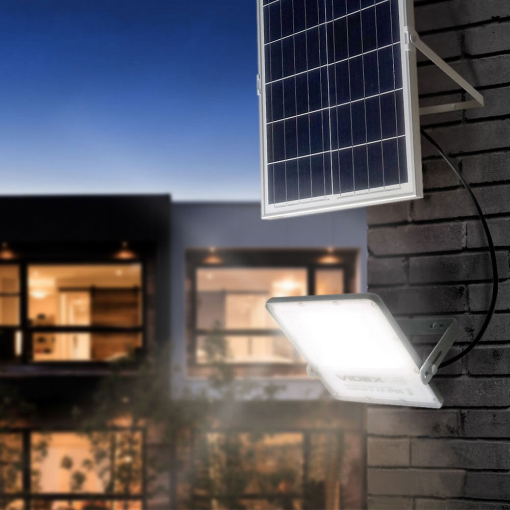 LED floodlight with solar panel