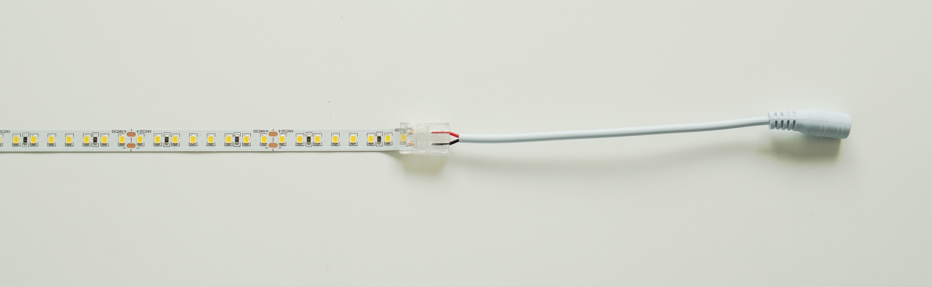 Connection diagram of LED strips using a double-sided connector with a socket